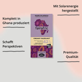 Vegane Schokolade mit Cashew & Haselnuss (42%) von fairafric – Verpackung von vorne mit Impact