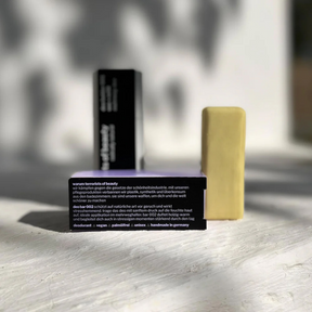 Deo-Nachfüller 002 – Protect + Relax (Zirbe | Mandarine) von terrorists of beauty – Verpackung von hinten und Stick